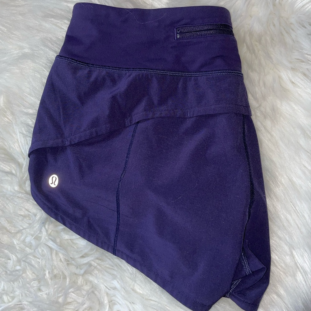 Lululemon Speed Up Shorts 2.5 in in Indigo color